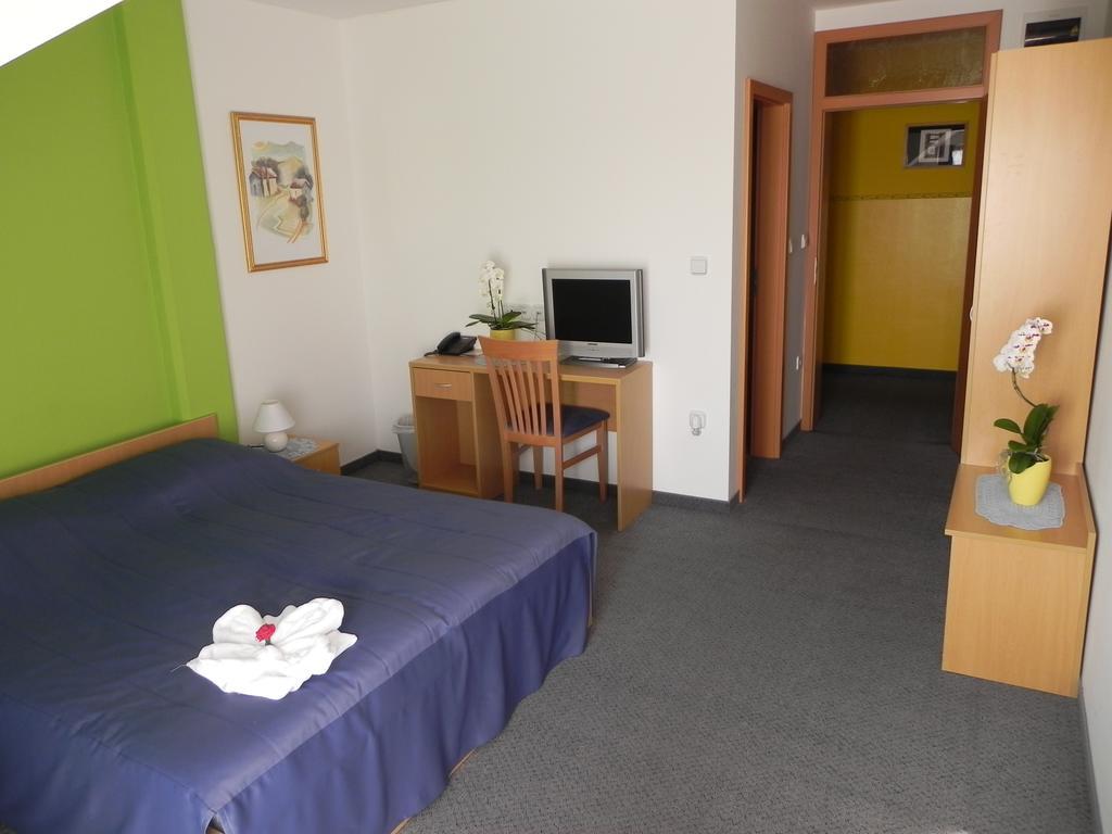 Motel Majolka Ptuj Exterior photo